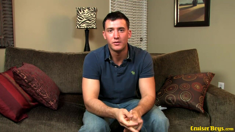 Cruiser Boys: Un garçon mignon avec une grosse bite se masturbe, spéreuse...