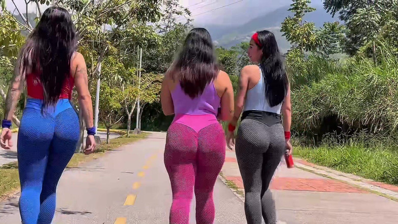 Jenifer Play: Šťastný nevlastní otec má sex se svými třemi nevlastními dcerami