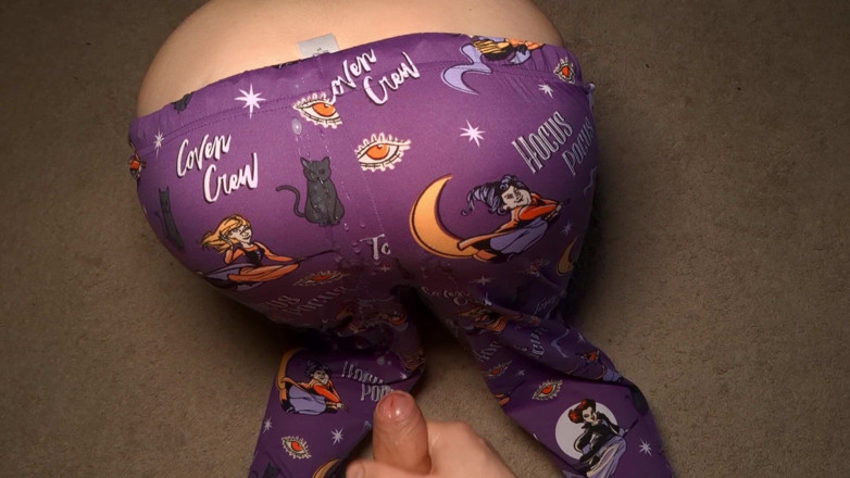 Lila1Love: Girl in Pajamas Gets Fucked on Halloween Night