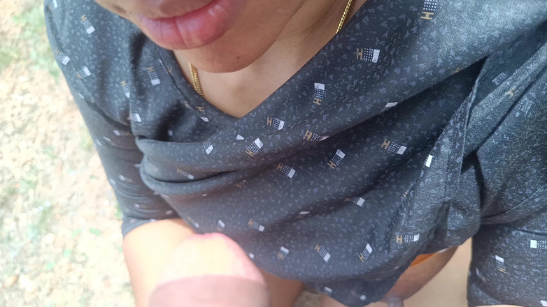 Pushpa studio: Mujeres casadas dando a su novio y disfrutando al aire...