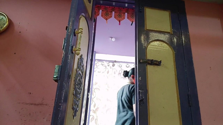 Mami4711: Přítel volá návrat domů v koupelně funking Velmi těsná kundička!...