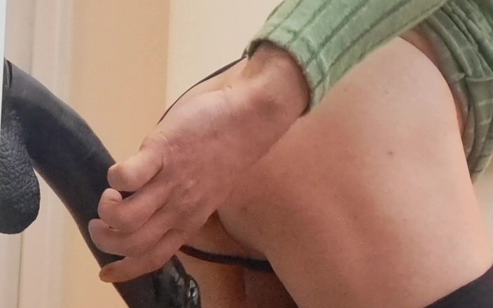 covo_sissy_cross: Imagine que c’est ta bite... Je le baise puis je...
