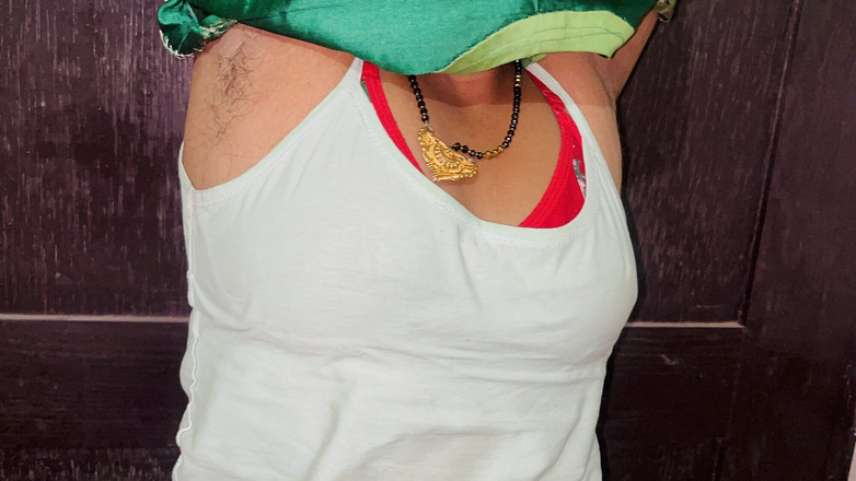 Desi Bhabhi 01: Сусідка бхабхі трахалася з місцевим чуваком