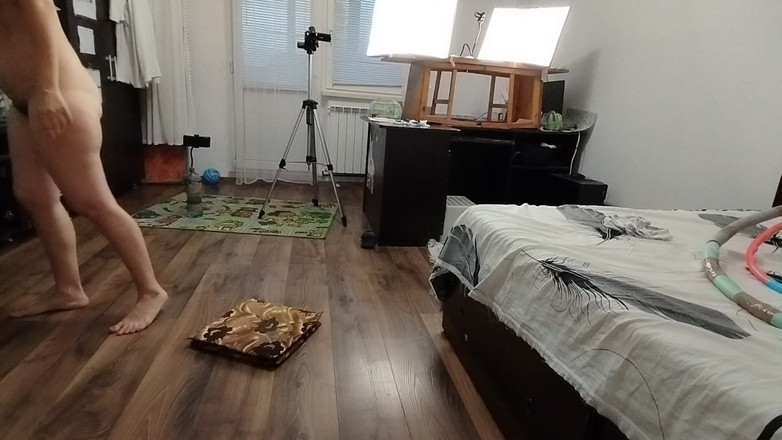 Mirsur: セクシーな妻の自宅ワークアウト、裸。