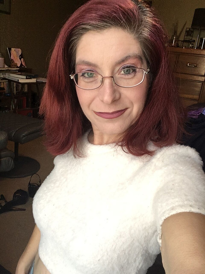 Elianna: Lilgiantess穿着连裤袜玩耍并潮吹