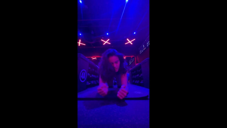 scarlettandc: Mujeres Se Sienten Calientes Al Estar En El Gym Y...