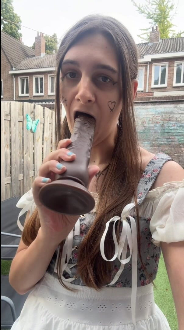 jessiesissyadventures: Sürtük kadın kılıklı kız arkadaşın olabilir miyim?