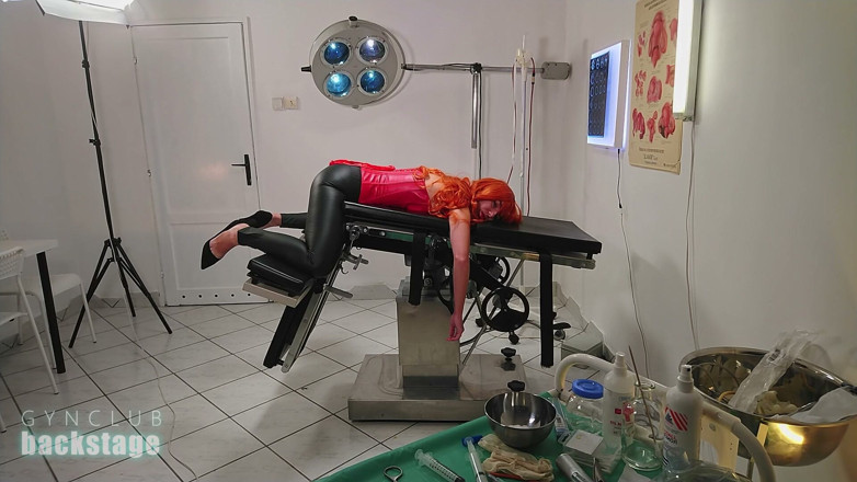Backstage gynclub studio: Redhead, Gyno Exam