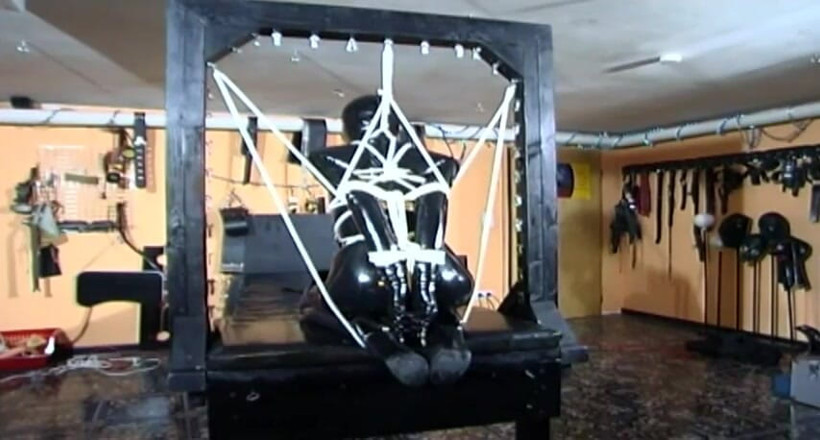 Fetish Desire: Bdsm z zamaskowaną dziewczyną w lateksie