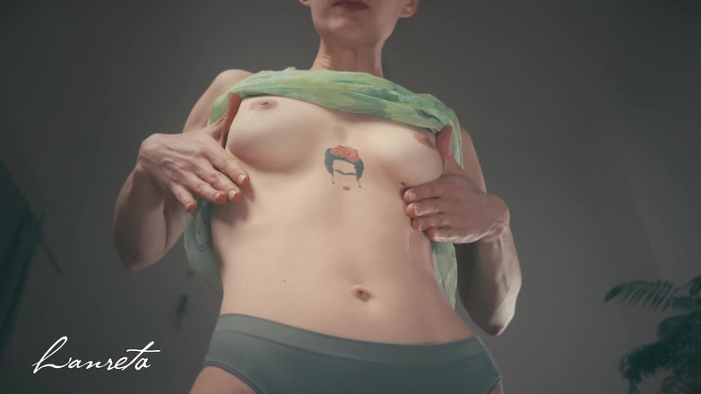 Lanreta: Ağız sikişi sulu bir gırtlağına kadar alıyor - amatör lanreta