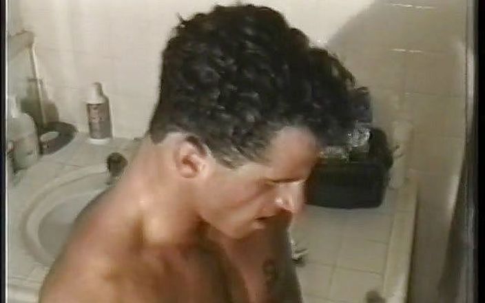 Gays Case: Two horny hunks with amazing bodies fuck in the shower