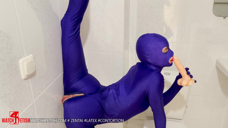 Gymrotic: Flexible acrobatic with dildo fun