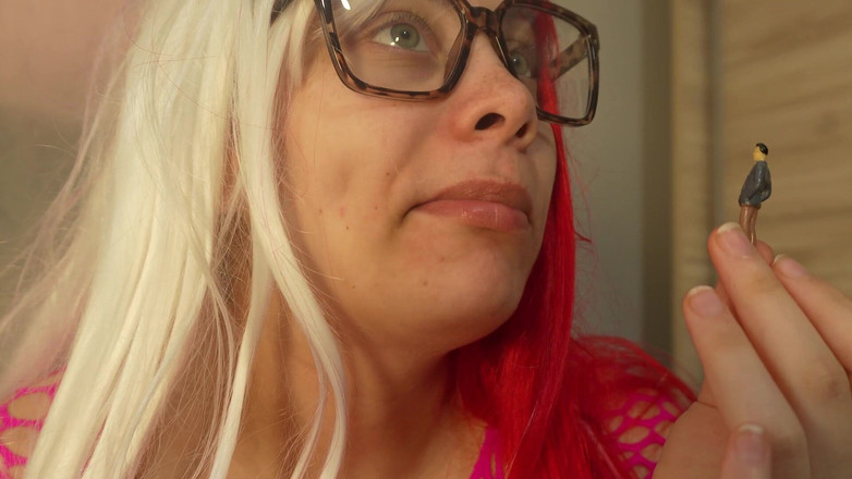 AmayaMori: Une demi-sœur géante mâche des chewing-gums, puis suce des bulles...