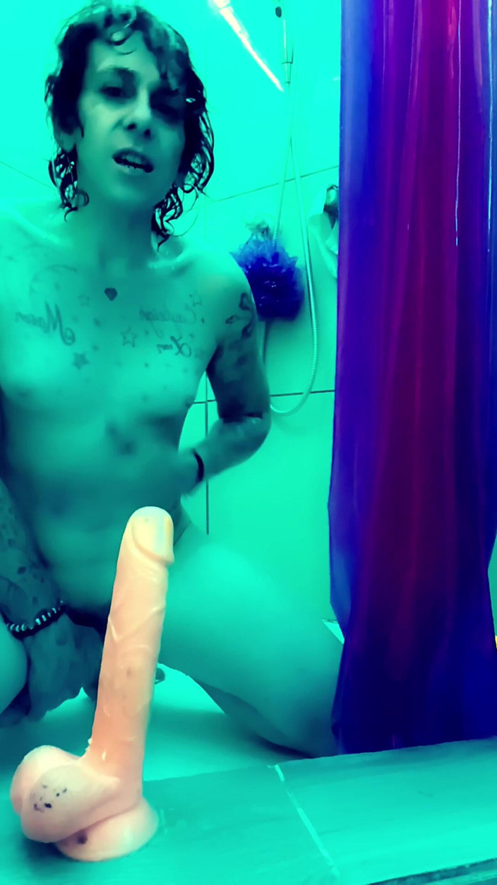 Chikgotadik: Vibrator la duș, Wap urmărește-mă călărindu-mi vibratorul, all wet