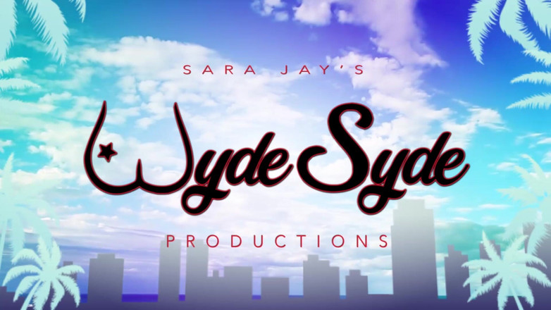 WydeSyde By Sara Jay: Peituda milf Sara Jay toma banho