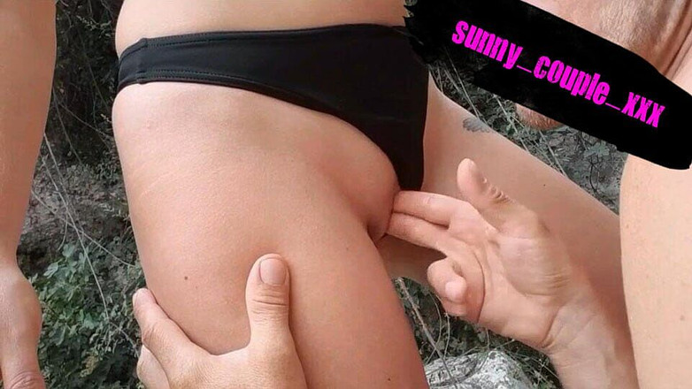 sunny_couple_xxx: Яке хвилювання! Я лизав її біля річки, вона прийшла так швидко, поки я трахнув її пизду пальцями і лизав її клітор