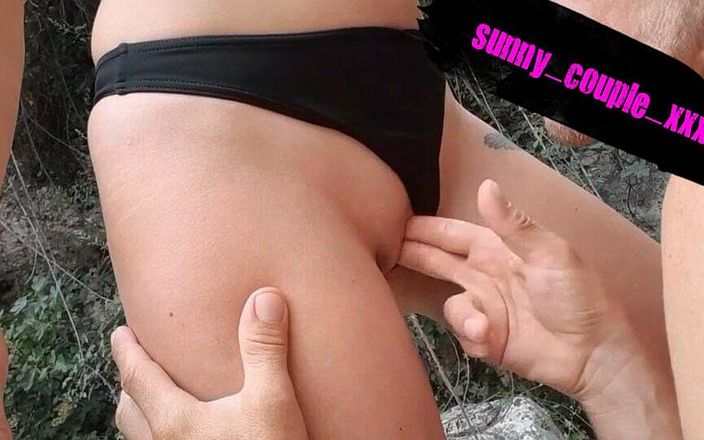 sunny_couple_xxx: Какие острые ощущения! Я вылизал ее у реки, она кончила так быстро, пока я трахнул ее киску пальцами и вылизал ее клитор