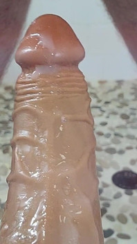 Nahaufnahme Analfick mit Dildo Einschließlich Lutschen und Sabbern, Arsch zu Mund und abspritzen.
