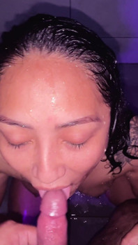 Preciosa Hermanastra Me Chupa El Pene Y Como Recompensa Me Vengo En Su Cara