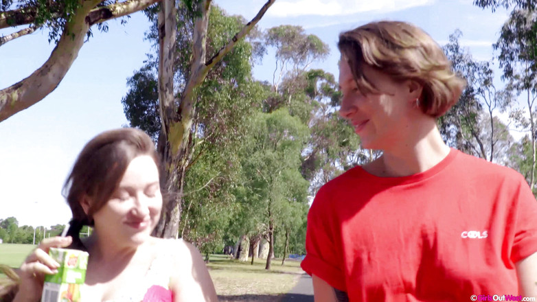 Girls Out West: Amatorska ślicznotka z owłosioną cipką i pachami przyjemność kręconej dziewczyny