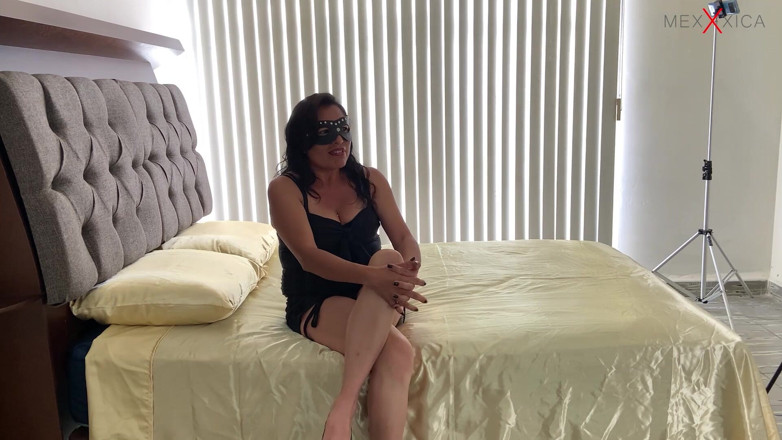 Mexxxica Puebla: Mature Lady Opens Her Legs for Dany