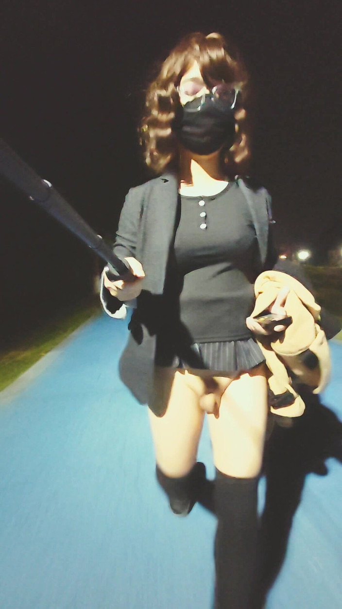 cd_vv: Mempamerkan pantat slutty saya di jalan raya Bahagian 14