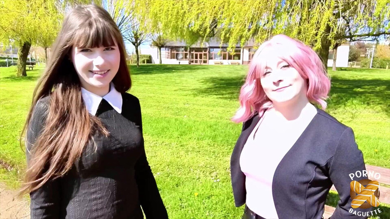 Porno Baguette: Luna och Vicky, sexiga tjejer, vill knulla Togerther