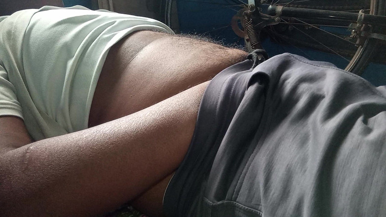 Sweet Indian cock: Bhabi anal mit möpsen lutscht