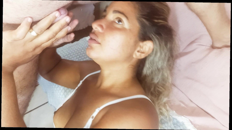 casalguloso7: Saya tertangkap adik ipar saya melancap dan berkongkek panas