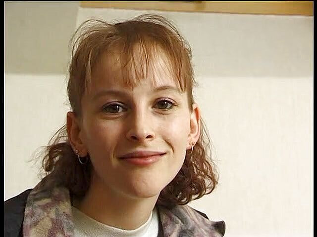 Slutty Teenies: 选角黑发青少年与小奶子戏弄独奏