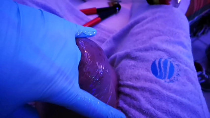 Monster_Meat_: Den Silikonschwanz mit Öl fingern