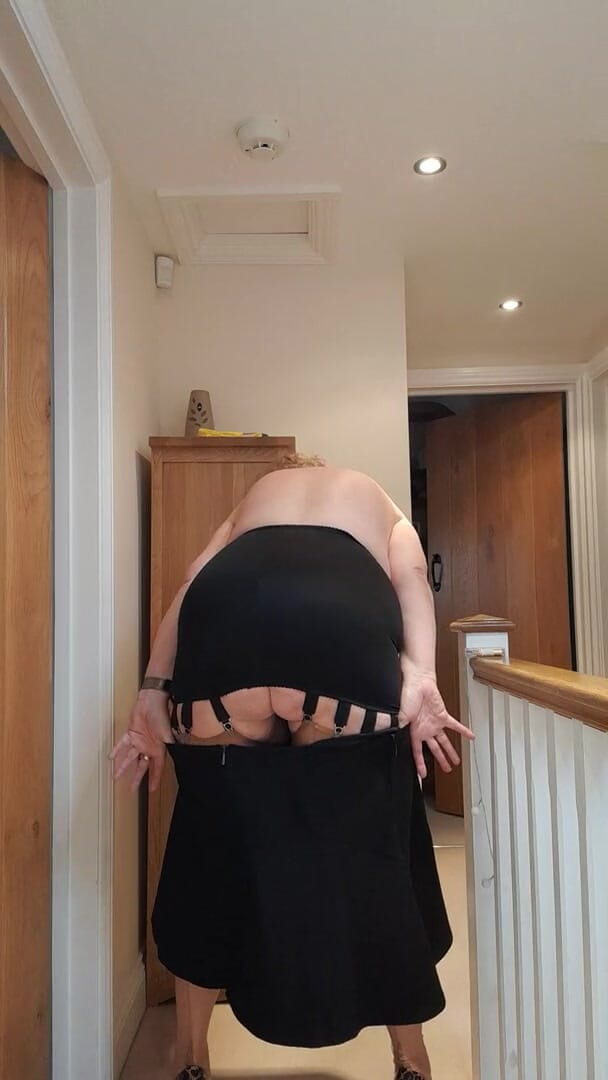 Uk Joolz: Short skirt, FF stockings, heels and no knickers!