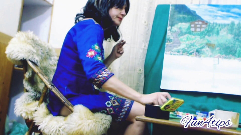 Bolly Karma: Jest uzależniona od palenia papierosa