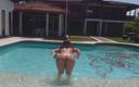 Xara Rouxxx: Look at My Sexy Body in the Pool