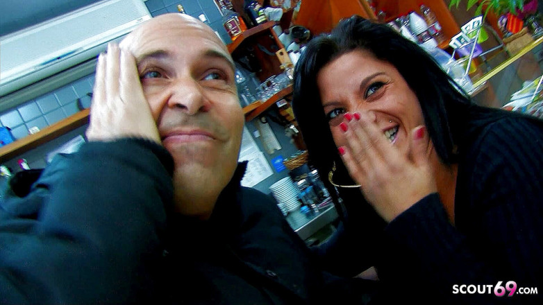 Full porn collection: Bos mengongkek remaja kotor Yesenia Rock di pantat di kiosk