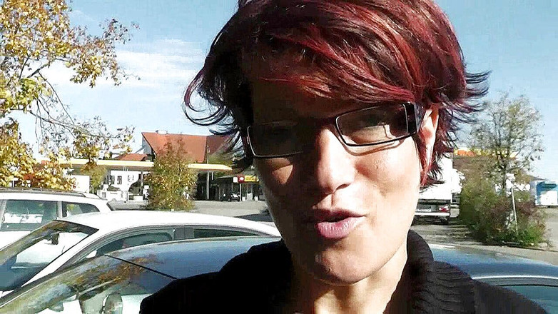 Popp Sylvie: Blowjob di tempat lori - isyarat luar