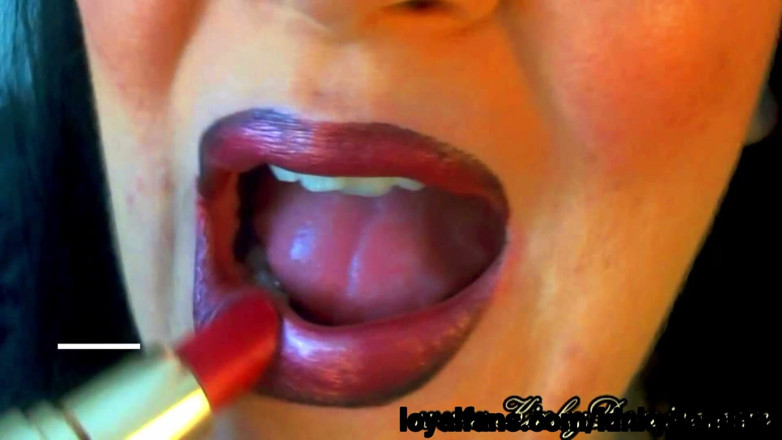 KinkyDomina: Black Lipliner is so Sexy
