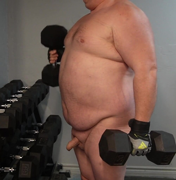 Beefy Brian: Gordita muscular oso haciendo ejercicio