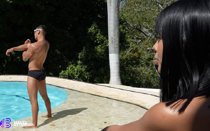 Maxxx Betancur: Учитель плавання займається хардкорним сексом у басейні зі своїм учнем - Максом Бетанкуром і Афінеа Россе