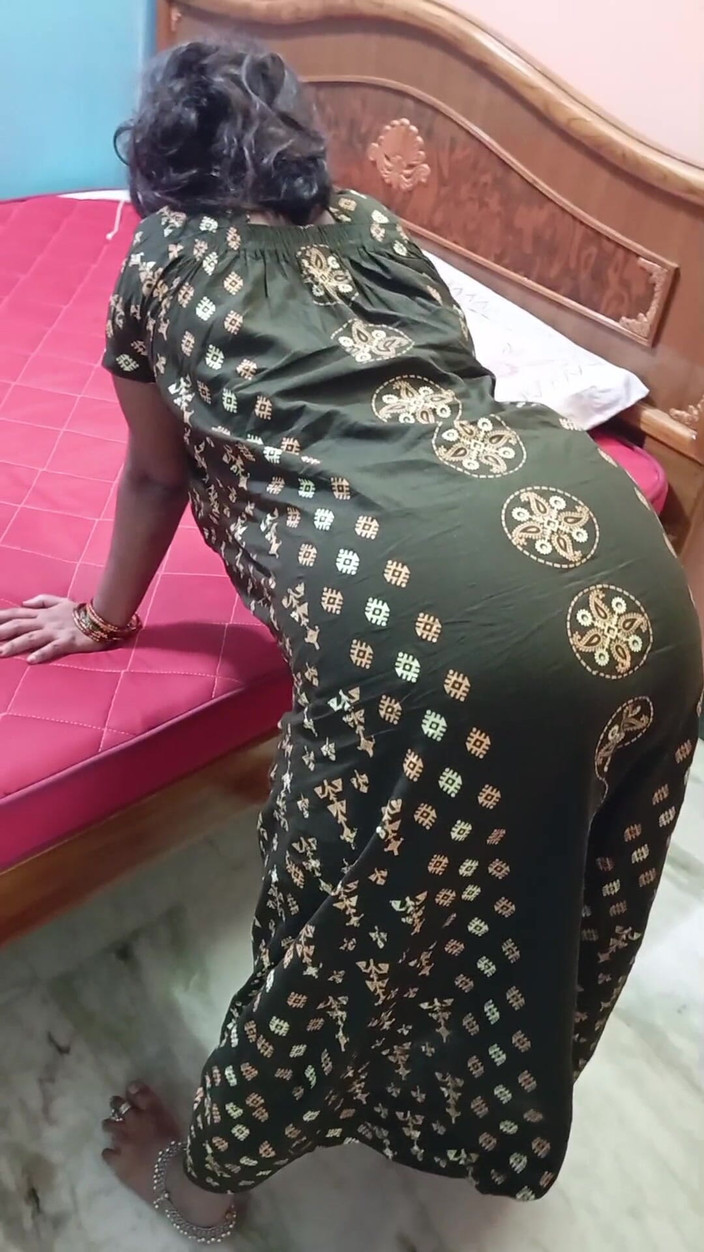 BeautyAnu: India bhabi camisón quita y culona muestra de tetas grandes