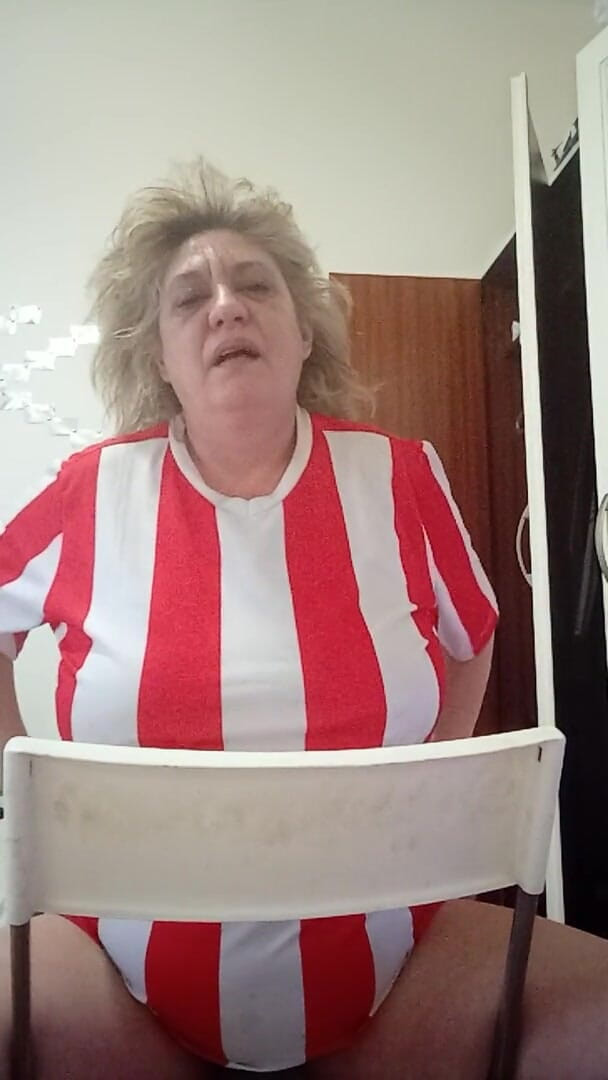 Susanmature: Dojrzała kobieta bawi się sama