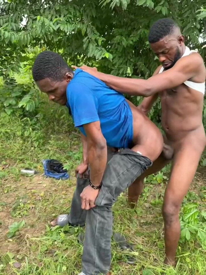 Darkskin_guy: Çiftçi tarafından sikiliyor