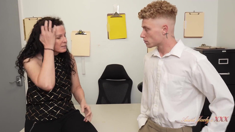 Aunt Judy's XXX: AuntJudysXXX - Tall Mature Office MILF Beth Mckenna Fucks the Intern