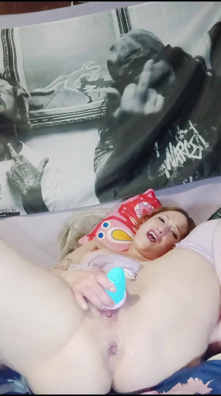 Moonlitcassie: Je chevauche mon nouveau jouet préféré puis je me fais...