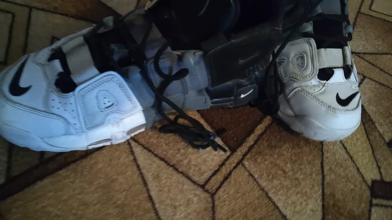 Sneakersmax98: Nike Uptempo Sneakers binden meinen schwanz