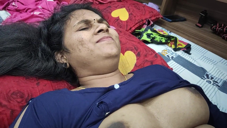 Vaishnavysharunraj: Blaue Top removal heiße romantik, Lippen loc, möpse lutschen und...