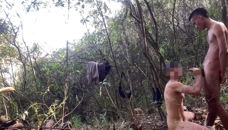 vergar4_daviid: Cowok heteroseksual yang penasaran ngeliat aku lagi masturbasi di hutan...