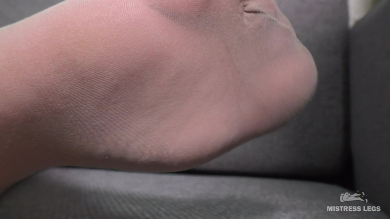 Mistress Legs: セクシーな足の裏のクローズアップに薄手のヌードパンスト