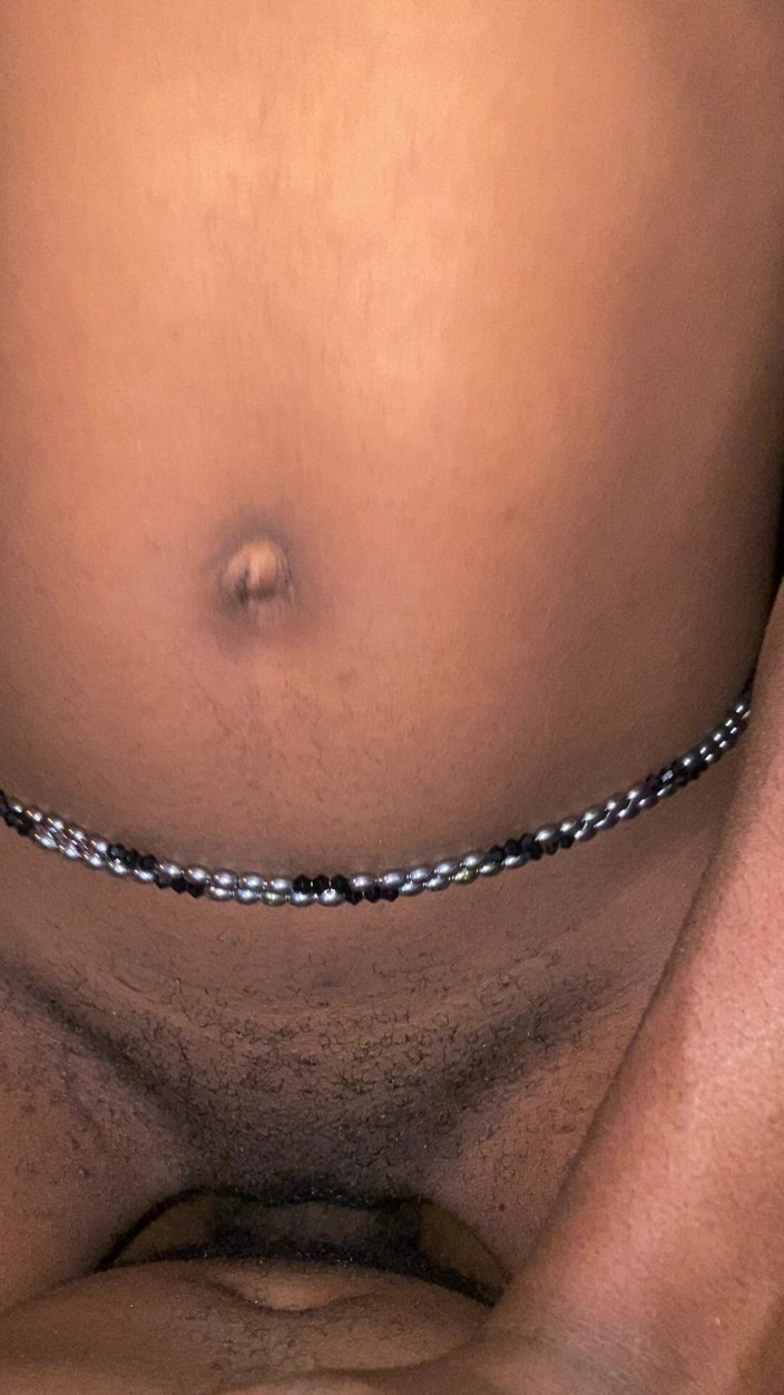 DivaHouz: Studentă africană excitată călărește Blackmamba21 pulă dulce în sexul ei suculent...