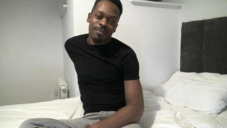 CREAMPIE SESSION IN JOCKSTRAP: Fabien se fait baiser sans capote par une bite noire...